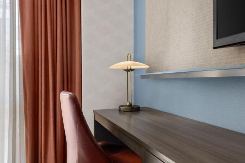 Suite King del hotel Courtyard By Marriott Manhattan Chelsea. Foto 3