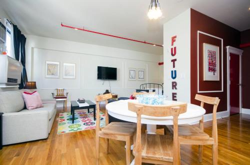 Suite Loft con terraza del hotel The Box House Hotel Brooklyn. Foto 1