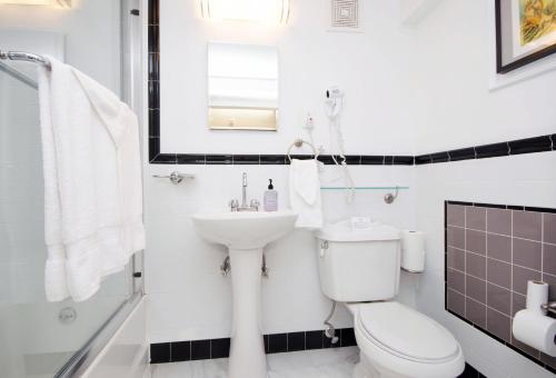 Suite Loft con terraza del hotel The Box House Hotel Brooklyn. Foto 5