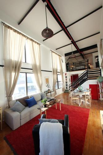 Loft Dúplex con terraza del hotel The Box House Hotel Brooklyn. Foto 1
