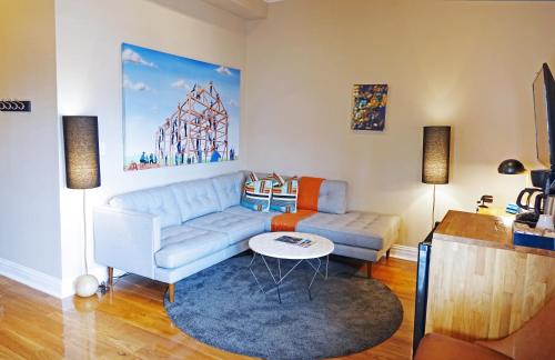 Suite de 1 dormitorio con balcón del hotel The Box House Hotel Brooklyn. Foto 3