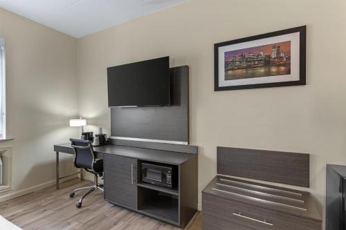 Habitación con cama extragrande y ducha a ras de suelo - Adaptada para personas con movilidad reducida del hotel Best Western Jamaica Inn