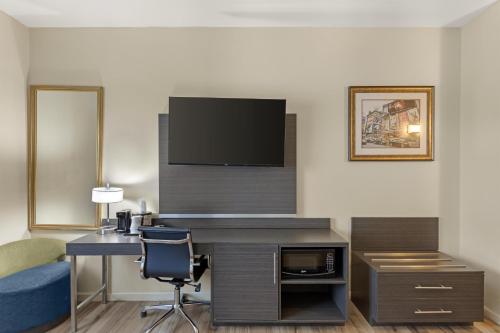 Habitación con 2 camas grandes del hotel Best Western Jamaica Inn. Foto 1