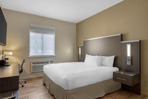 Habitación con cama extragrande. del hotel Best Western Jamaica Inn. Foto 1