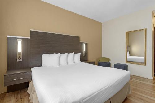 Habitación en planta baja - 1 cama extragrande del hotel Best Western Jamaica Inn