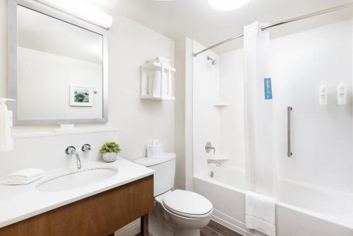 Habitación Doble con 2 camas dobles - No fumadores del hotel Hampton Inn Long Island/islandia. Foto 7