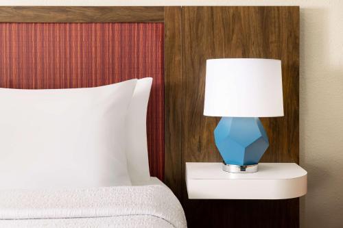 King Room with Sofa Bed and Study - Non - Smoking del hotel Hampton Inn Long Island/islandia