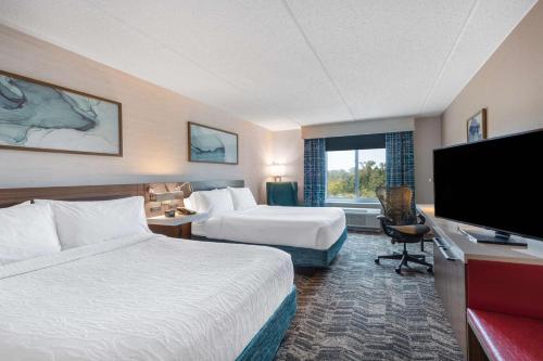 Habitación Doble Premium con 2 camas dobles del hotel Hilton Garden Inn Islip/macarthur Airport. Foto 4