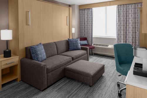 Studio with King Wall Bed and Sofa Bed del hotel Hilton Garden Inn New York/manhattan-midtown East