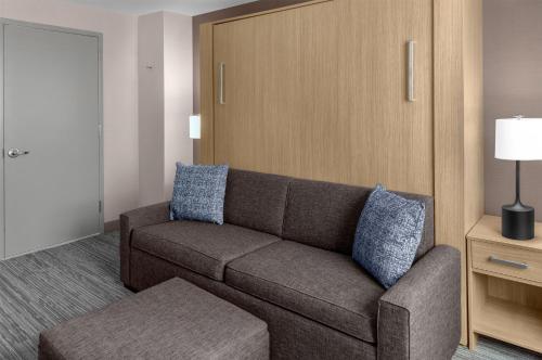 Studio with King Wall Bed and Sofa Bed del hotel Hilton Garden Inn New York/manhattan-midtown East. Foto 1
