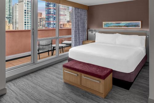 Habitación con terraza y vistas a la ciudad - 1 cama extragrande del hotel Hilton Garden Inn New York/manhattan-midtown East