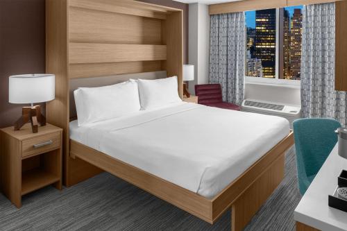 Studio with King Wall Bed and Conference Table del hotel Hilton Garden Inn New York/manhattan-midtown East. Foto 1