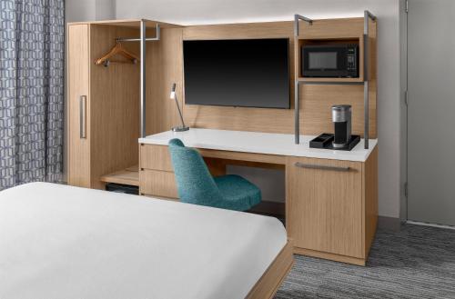 Studio with King Wall Bed and Conference Table del hotel Hilton Garden Inn New York/manhattan-midtown East. Foto 4