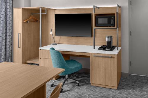 Studio with King Wall Bed and Conference Table del hotel Hilton Garden Inn New York/manhattan-midtown East. Foto 7