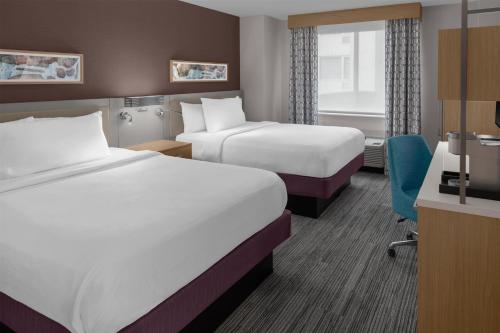 Habitación con 2 camas grandes del hotel Hilton Garden Inn New York/manhattan-midtown East. Foto 1