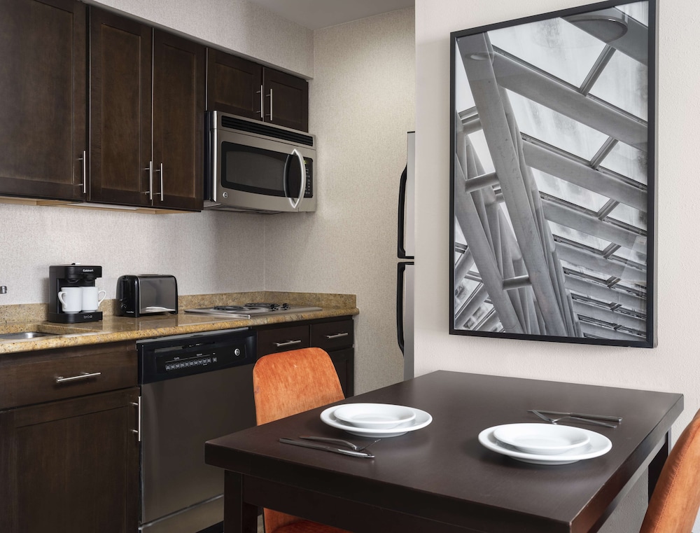 Suite, accesible para personas con discapacidad, bañera (Mobility/Hearing) del hotel Homewood Suites by Hilton Carle Place - Garden City, NY. Foto 5