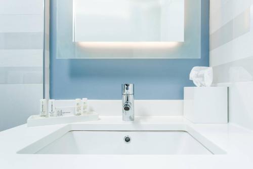 Estudio con cama extragrande del hotel residence inn by marriott new york manhattan/central park. Foto 6