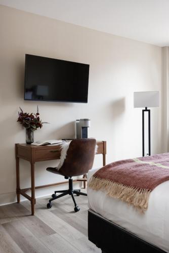 Habitación Signature con cama doble grande del hotel The Andrew Hotel. Foto 2