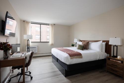 Habitación Signature con cama doble grande del hotel The Andrew Hotel. Foto 3