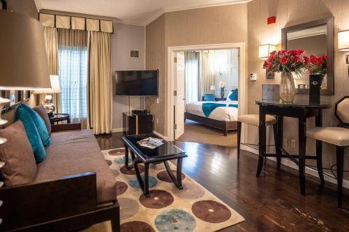Suite Real con cama extragrande del hotel The Inn At Fox Hollow