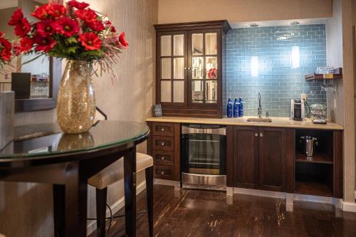 Suite Real con cama extragrande del hotel The Inn At Fox Hollow. Foto 2