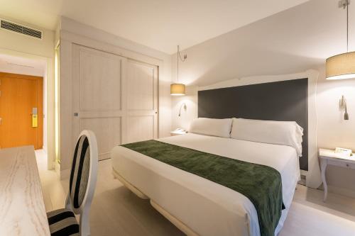 Habitación Doble Deluxe con terraza del hotel Artiem Audax - Adults Only. Foto 6