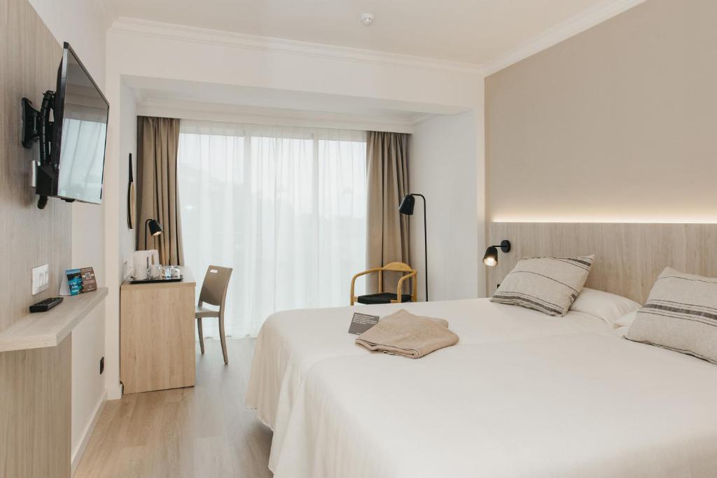 Habitación familiar del hotel Minura Cala Galdana & Apartamentos d'Aljandar. Foto 1