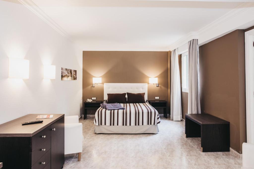 Habitación familiar del hotel Minura Cala Galdana & Apartamentos d'Aljandar. Foto 2