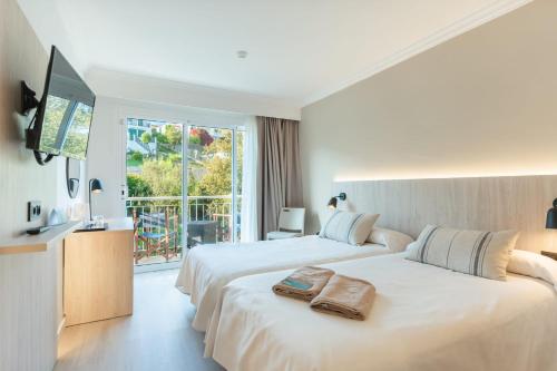 Habitación Doble con balcón - 2 camas del hotel Minura Cala Galdana & Apartamentos d'Aljandar. Foto 6