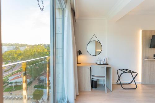 Habitación Doble Superior con vistas al mar - 2 camas del hotel Minura Cala Galdana & Apartamentos d'Aljandar. Foto 14