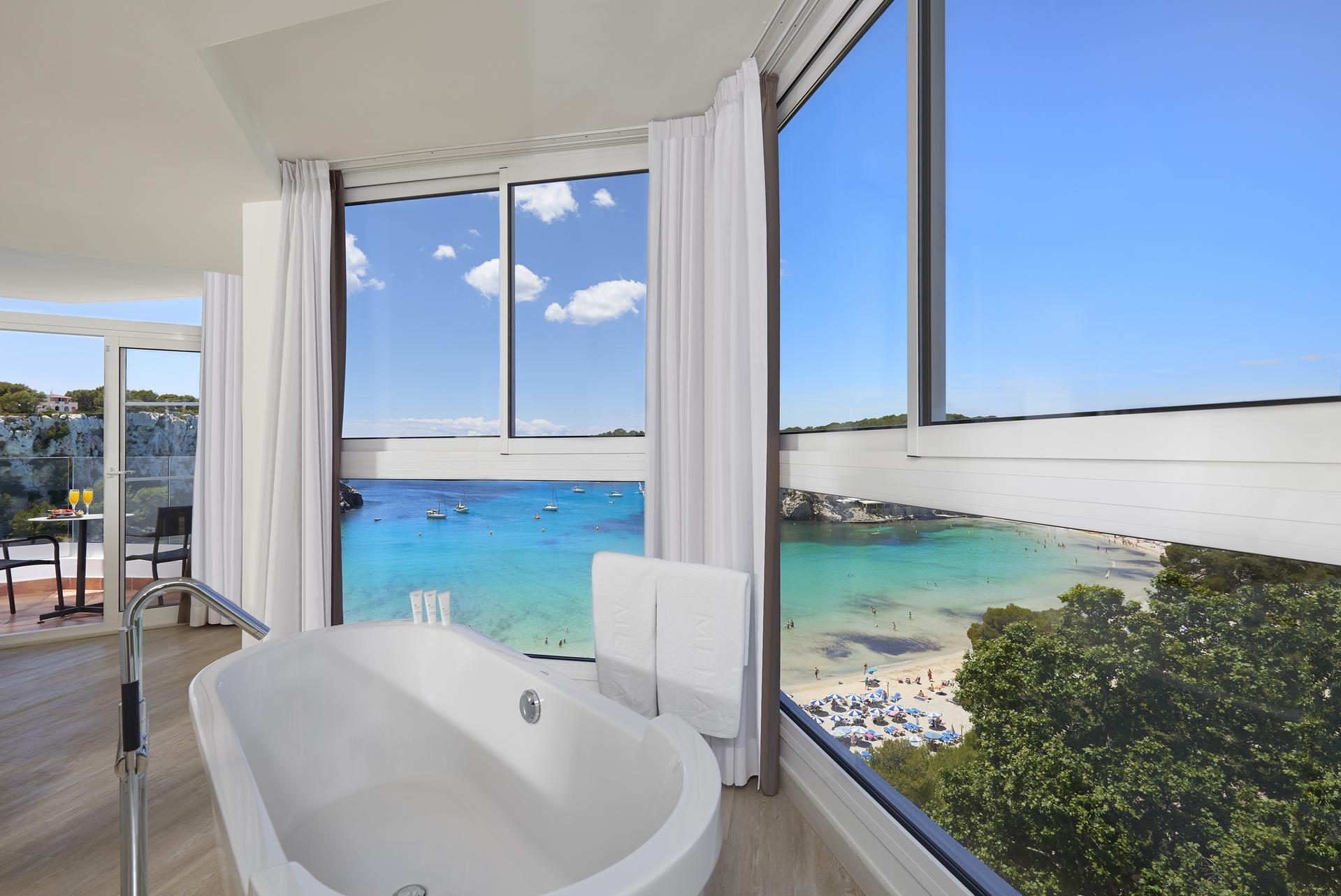 Junior suite The Level del hotel Melia Cala Galdana - Menorca. Foto 2