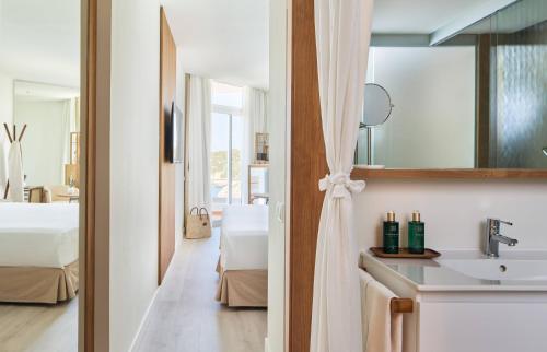 Habitación The Level del hotel Melia Cala Galdana - Menorca. Foto 5