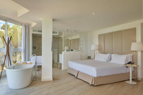 Suite Junior The Level del hotel Melia Cala Galdana - Menorca. Foto 8