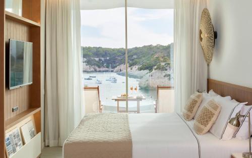 Suite Junior The Level con vistas a Cala Galdana del hotel Melia Cala Galdana - Menorca. Foto 3