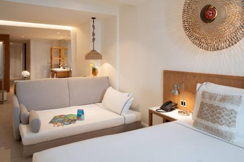 Suite Junior The Level con vistas frontales al mar del hotel Melia Cala Galdana - Menorca