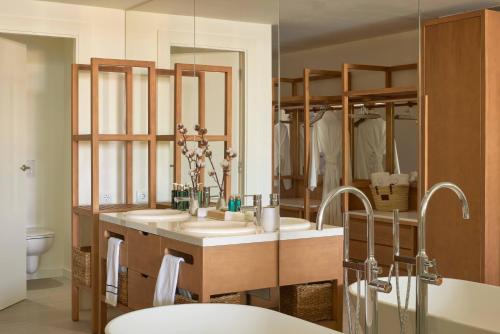 Suite Junior The Level con vistas frontales al mar del hotel Melia Cala Galdana - Menorca. Foto 5