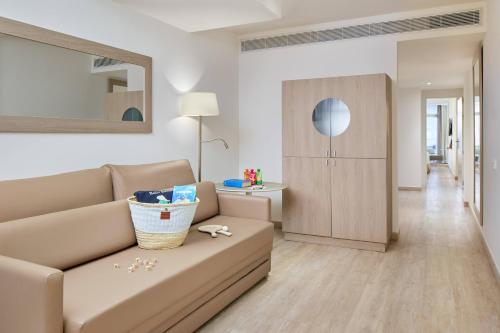 Habitación Familiar Cala Galdana con vistas al mar del hotel Melia Cala Galdana - Menorca. Foto 2