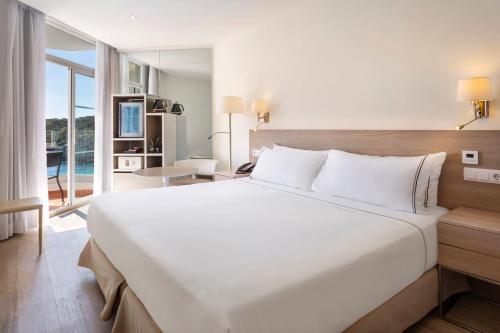 Habitación Melia Cala Galdana con vistas del hotel Melia Cala Galdana - Menorca. Foto 2