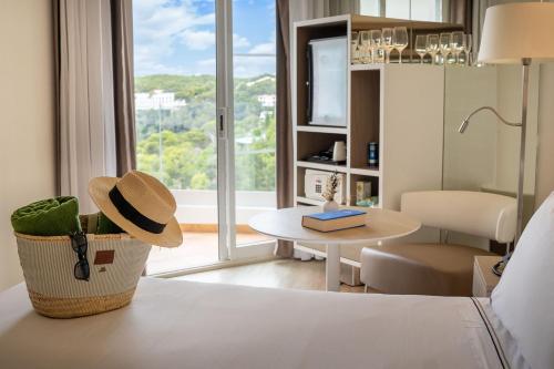 Habitación Meliá del hotel Melia Cala Galdana - Menorca. Foto 3