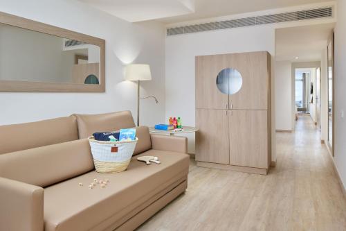 Habitación Familiar Cala Galdana con vistas al mar del hotel Melia Cala Galdana - Menorca. Foto 2