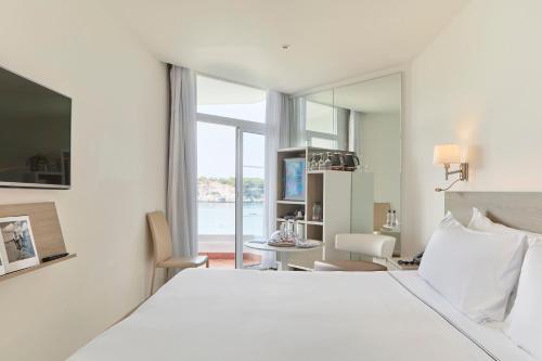 Habitación Familiar Cala Galdana con vistas al mar del hotel Melia Cala Galdana - Menorca. Foto 3