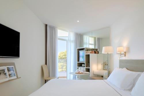 Habitación Melia con vistas laterales a Cala Galdana del hotel Melia Cala Galdana - Menorca