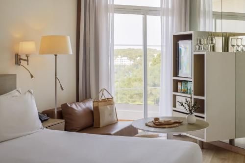 Habitación Melia con vistas laterales a Cala Galdana del hotel Melia Cala Galdana - Menorca. Foto 2