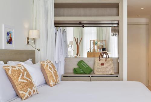 Habitación Supreme con vistas a Cala Galdana del hotel Melia Cala Galdana - Menorca. Foto 2
