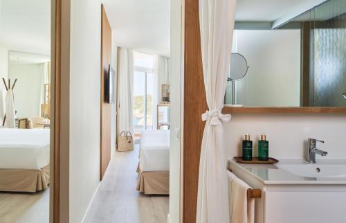 Suite Junior de 2 dormitorios - The Level del hotel Melia Cala Galdana - Menorca. Foto 1