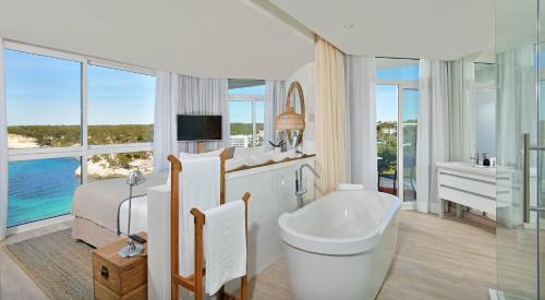 Suite Grand The Level Cala Galdana del hotel Melia Cala Galdana - Menorca. Foto 5