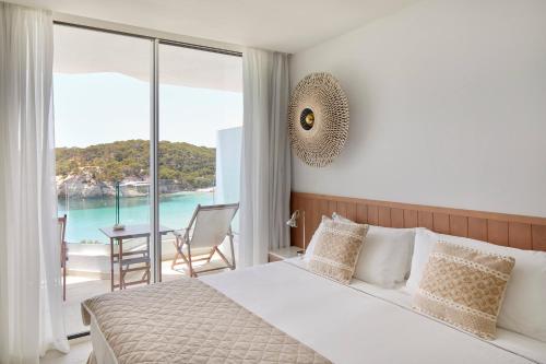 Suite Junior The Level con vistas a Cala Galdana del hotel Melia Cala Galdana - Menorca. Foto 11