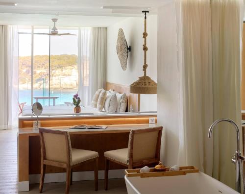 Suite Junior The Level con vistas frontales al mar del hotel Melia Cala Galdana - Menorca. Foto 15