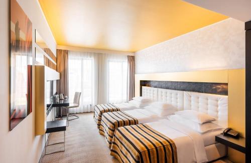Habitación Doble con Cama supletoria del hotel Grandior Prague. Foto 6