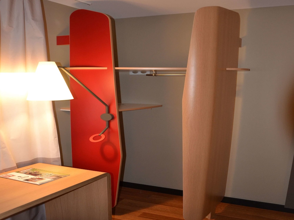 Habitación Standard con una cama doble del hotel Ibis Chalon Sur Saone Europe. Foto 3